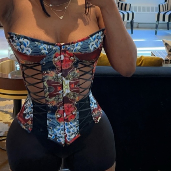 Lace up corset - Picture 6 of 7